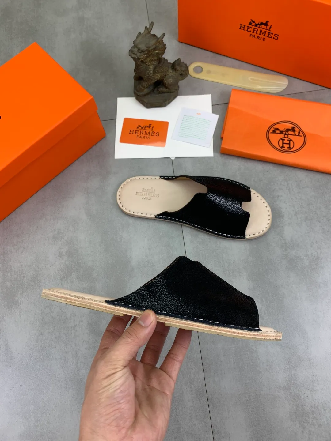 Men's men's shoes 💰P360 new model (genuine leather outsole series) new colors are coming simultaneously on the official website [HERMES] Hermès series: original development, original anatomy display, exclusive outsole [Material] Sole: original genuine leather sole with cow essence film 🌸. Fabric Original calfskin Lining: Imported cowhide, delicate and soft Code number: 38-44